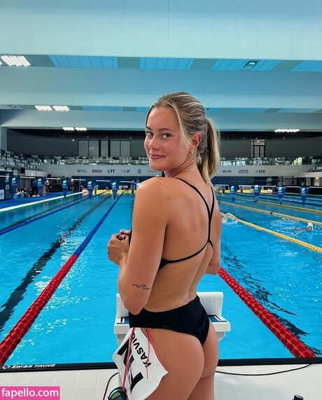 レズビアンマッサージオンリーファンズ 無料 写真