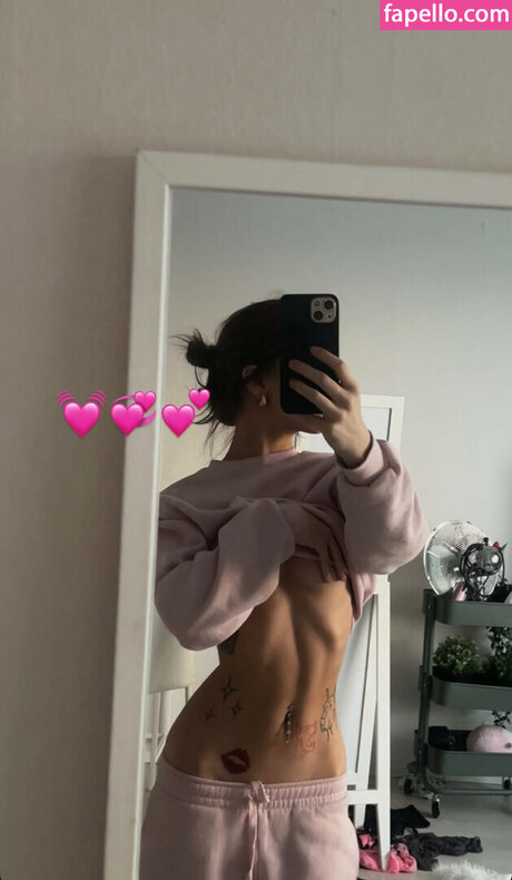 Neea Kuosmanen ポルノスター エロティック 写真