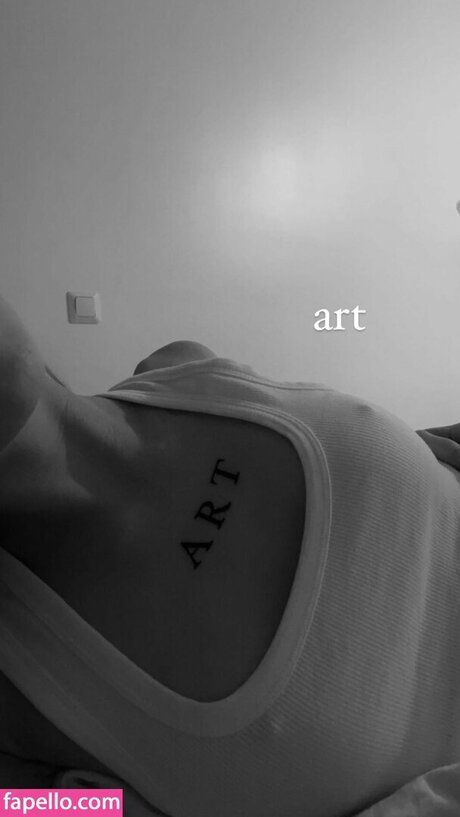 Neea Kuosmanen セックスポルノスター 画像