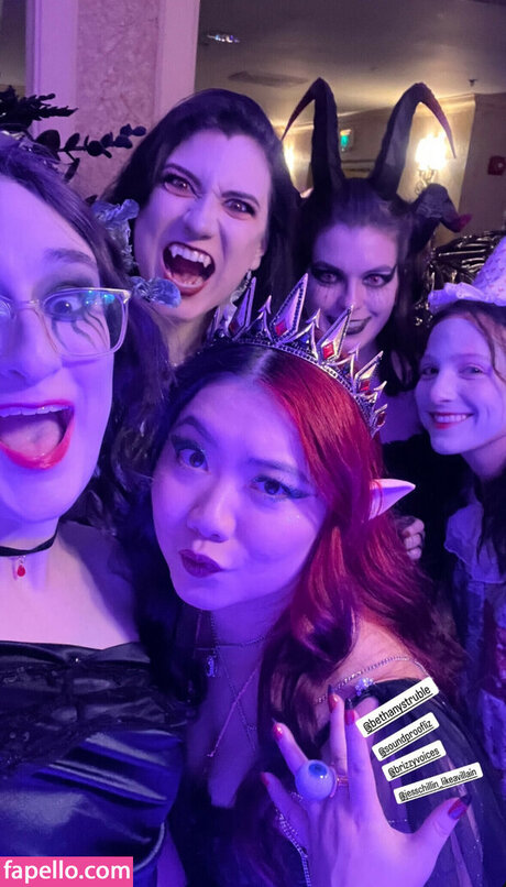 オイルを塗った巨乳オンリーファンズ エロ 写真