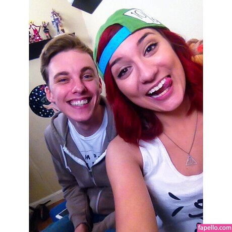 Brizzy Voices 独占ポルノスター 画像