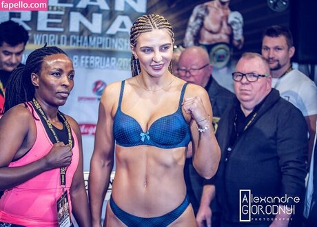 ニューハーフが男とセックスするオンリーファンズ アートヌード 写真