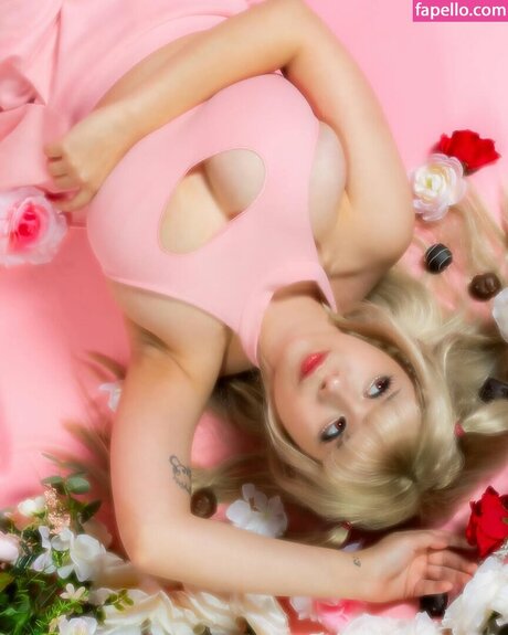 スペードのクイーン オンリーファンズ セクシーヌード 画像