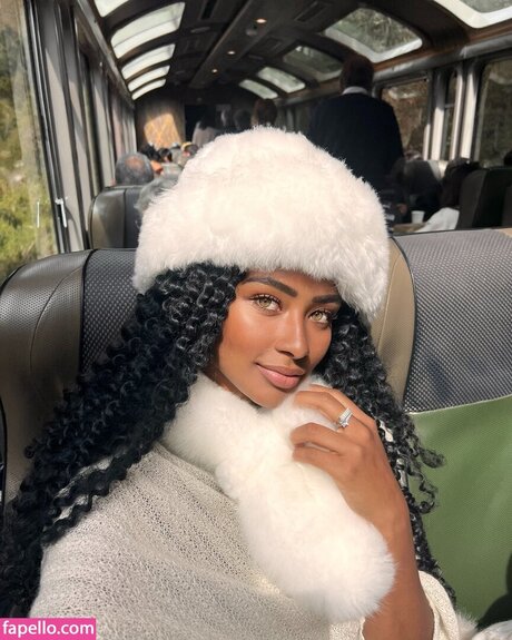 Jessica Nahomy スター ヌード 写真