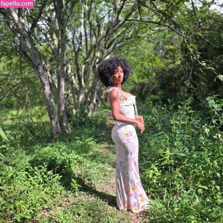 Jessica Nahomy エロティックモデル 写真