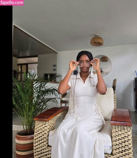 Jessica Nahomy 完璧なポルノスター アーカイブ