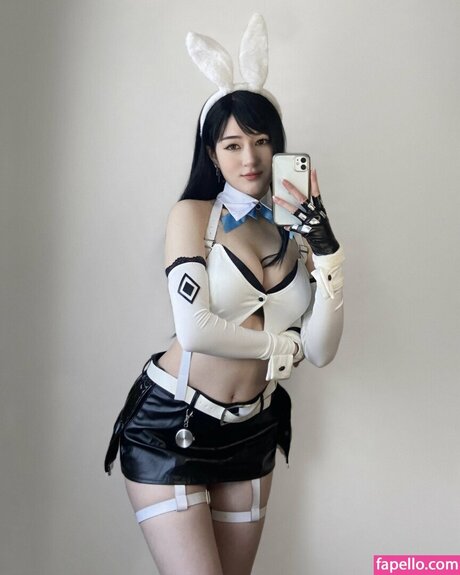 フィットネスコーチオンリーファンズ セクシーヌード 写真