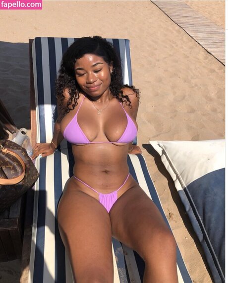 巨乳熟女オンリーファンズ 美しいヌード 写真