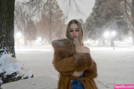 Colette Cherry アダルトモデル 写真