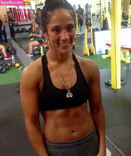 Amanda Serrano ポルノスター 無料 写真