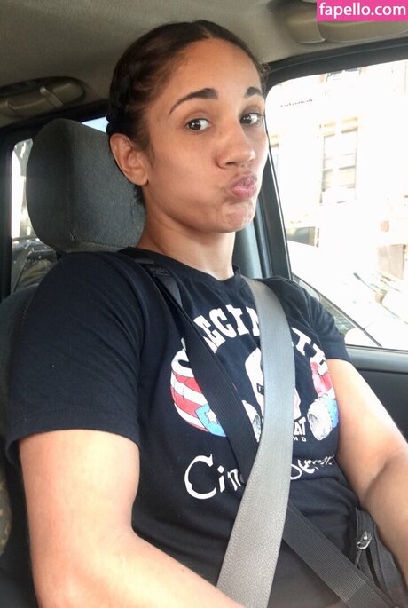 Amanda Serrano 美しい女優 画像