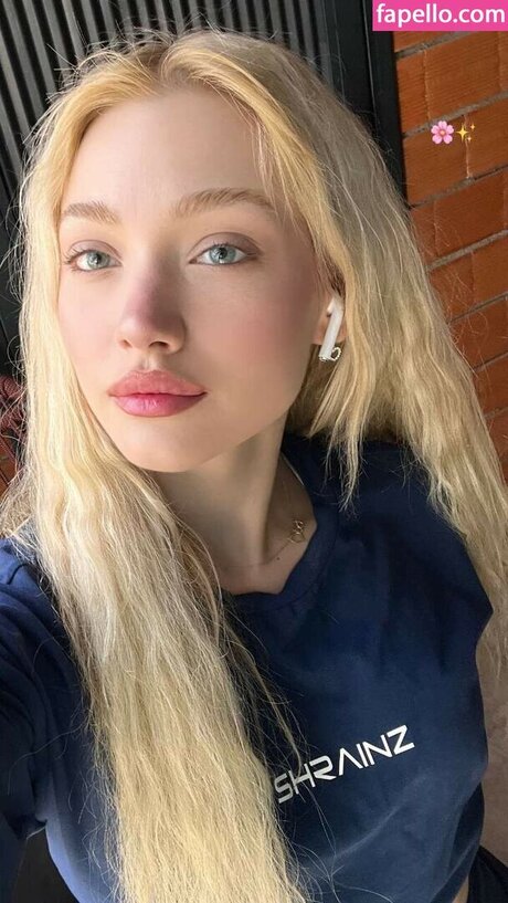 Duygu German ポルノモデル 写真