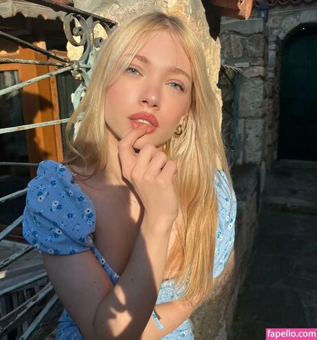 Duygu German ヌード女優 写真