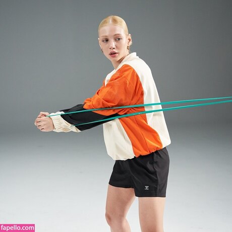 Duygu German ポルノスター 写真