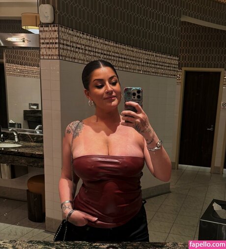 ぽっちゃりブロンドのオンリーファンズ 無料ヌード 画像