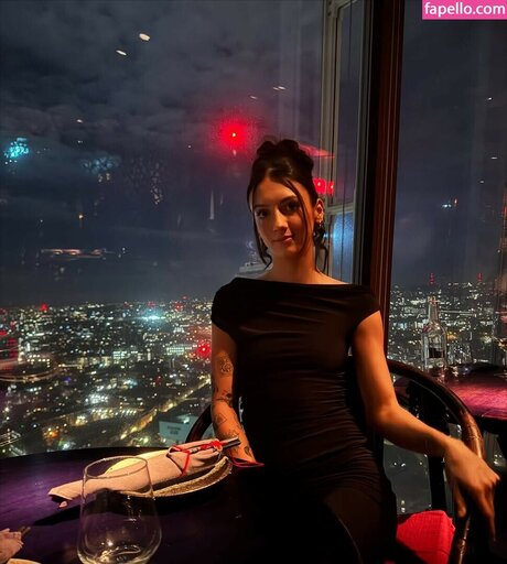 Elisha Walbyoff ホットなスター 写真