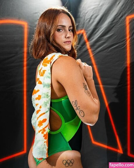 セクシーなブルネットのオンリーファンズ セクシーxxx 写真