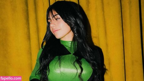 Mica Yba ez XXXモデル 写真