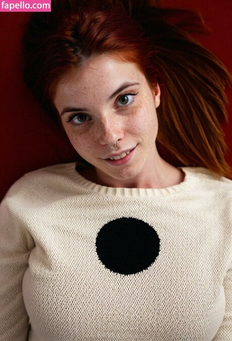 巨乳の熟女オンリーファンズ アート裸 ギャラリー