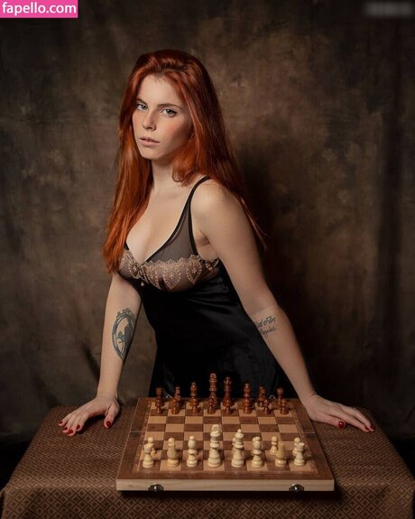 Lucilla Jiggly 裸のスター 画像