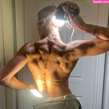 ブロンドのお尻オンリーファンズ パーフェクト 画像