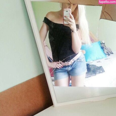 Amber Koltzow Bastick ポルノスター アダルト アーカイブ