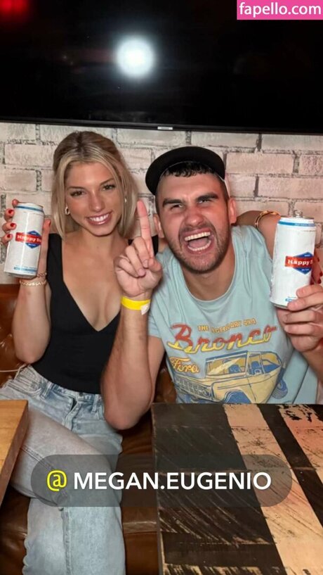 シャワー3P オンリーファンズ セクシー裸 画像