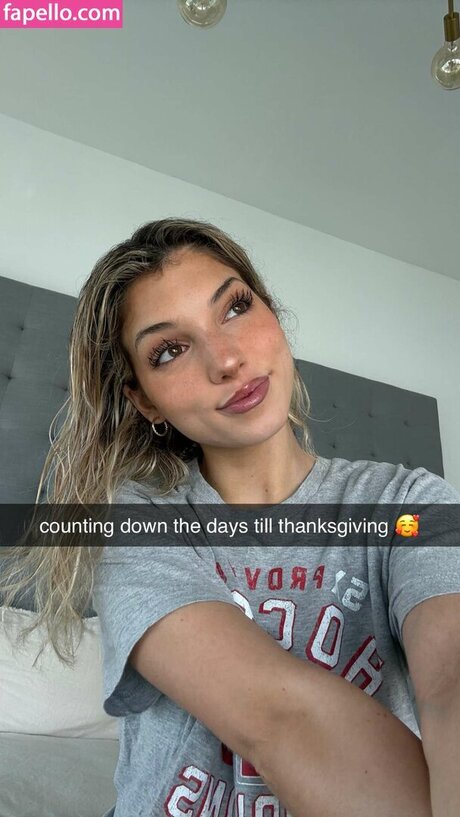 かわいいブロンドのオンリーファンズ セクシー 写真