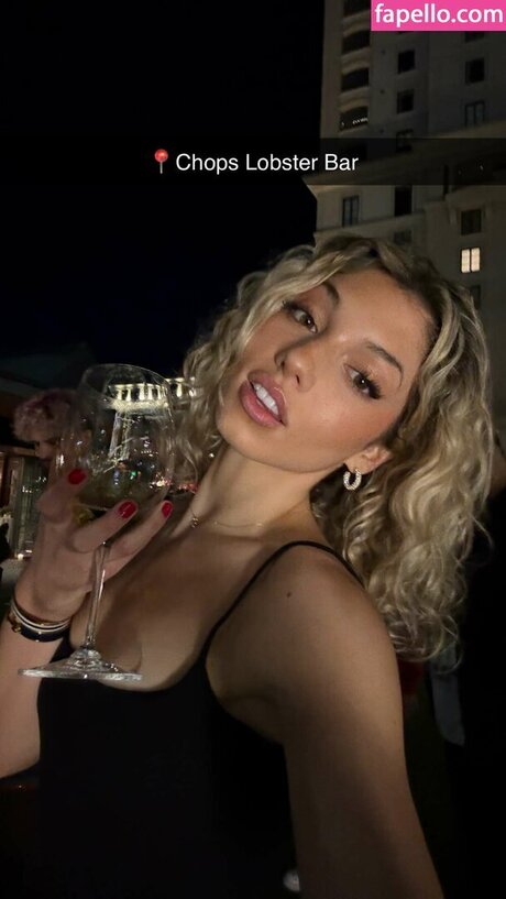 曲線美のランジェリーオンリーファンズ HD 写真