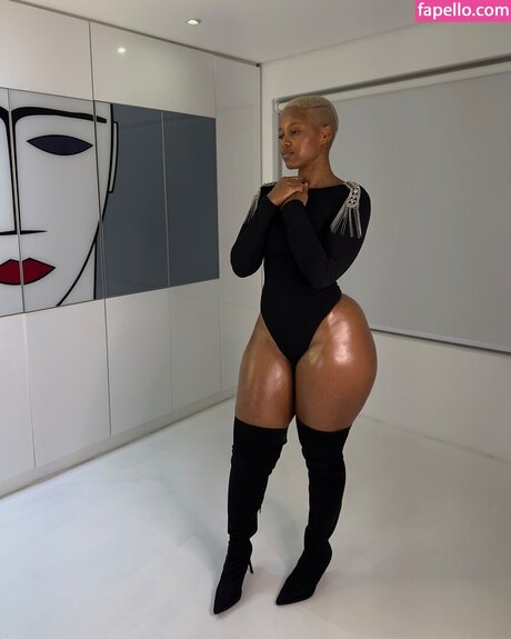 Faustina Thobakgale ヌードモデル 写真