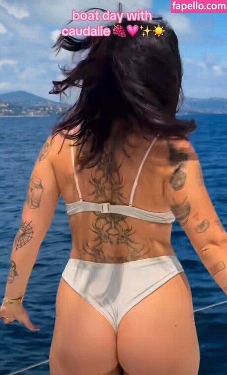 小柄な足オンリーファンズ アダルト無料 画像