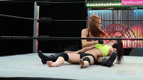 軍事オンリーファンズ ポルノ 画像