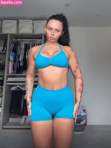 Elley Davies ヌードモデル 画像