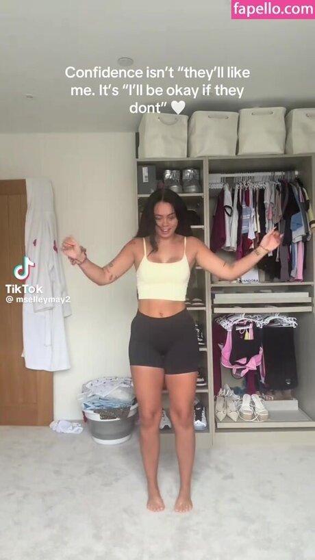 Elley Davies エロティックなスター ギャラリー