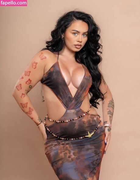 Elley Davies プロフィール写真