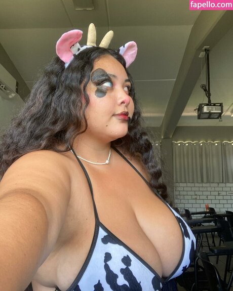 Carmen Ramos かわいいスター アーカイブ