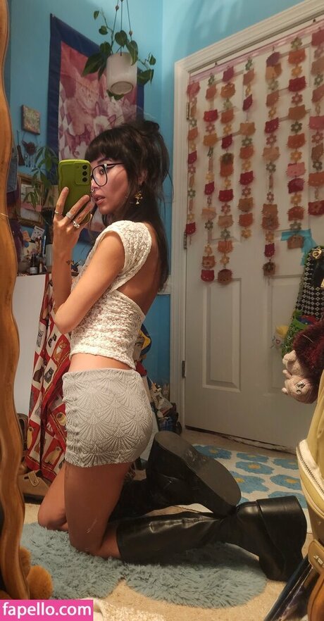 スキニーモデルオンリーファンズ セクシーヌード 画像