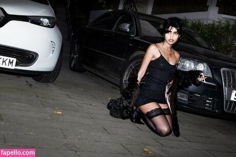 小さなおっぱいオンリーファンズ 無料セックス 画像