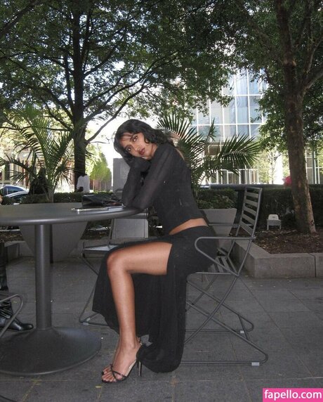 おっぱい自撮りオンリーファンズ アートポルノ 画像