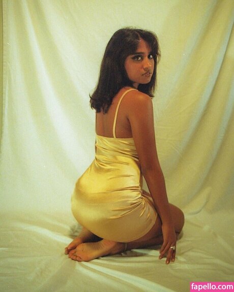 小さいチンポのシーメールオンリーファンズ ホットヌード 写真