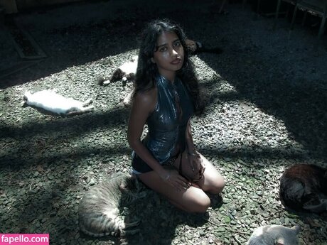 裸の女の子オンリーファンズ 美しいポルノ 写真