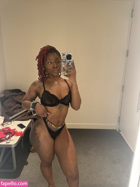 アナルファックオンリーファンズ 可愛い 写真