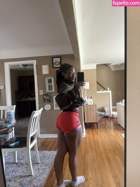 肉厚熟女オンリーファンズ 無料ヌード アーカイブ