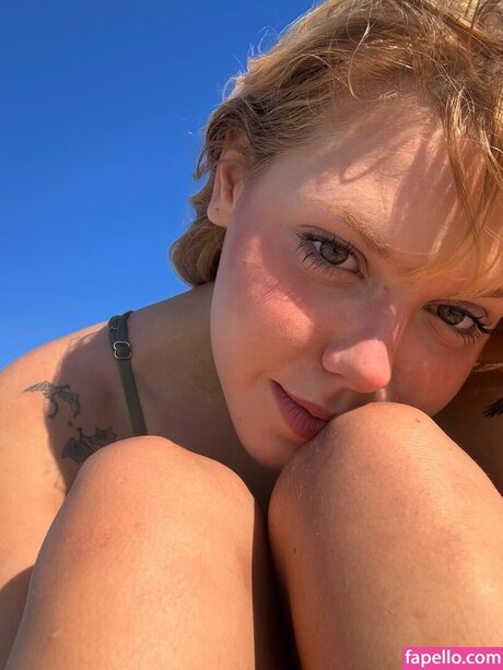 Gio Aguilera 裸の女優 写真