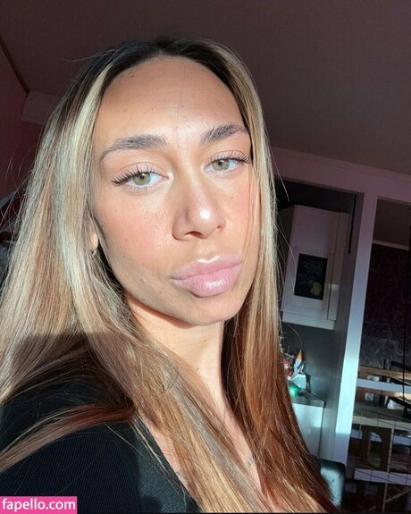 Sarah Aanes Turkmen ポルノスター 写真