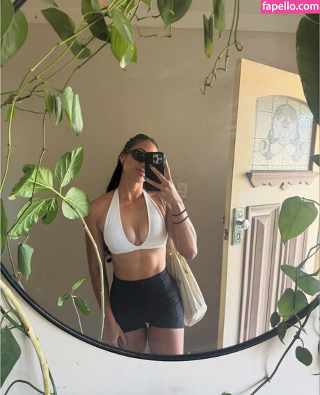 Sarah Schwarz HD女優 写真