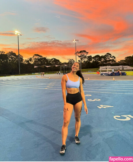 Sarah Schwarz 可愛い女優 画像