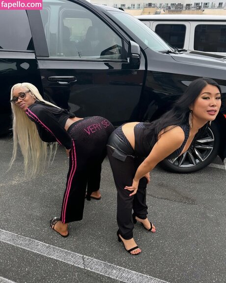 巨大ディルドオンリーファンズ アートxxx 写真