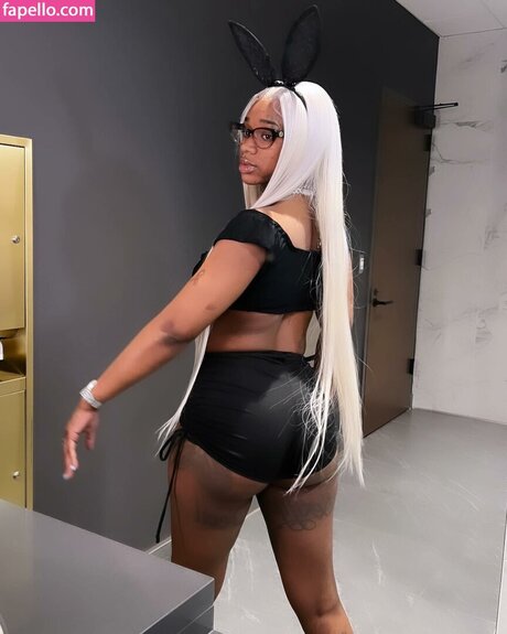 Sexxy Red スター ヌード 写真