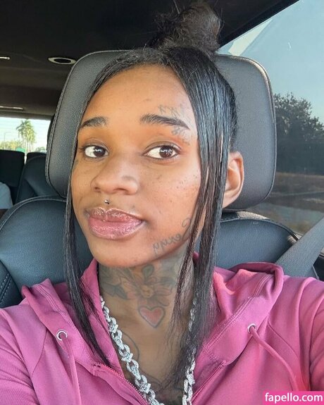 パンツを食い込ませるオンリーファンズ 無料エロ 写真